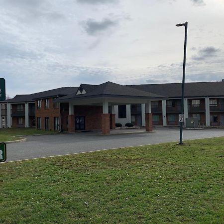 Hometowne Studios By Red Roof Egg Harbor-Atlantic City Airport Egg Harbor Township Exterior photo
